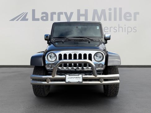 Used 2016 Jeep Wrangler Unlimited Sahara w/ Mopar Chrome Edition Group AWD/4WD image 8