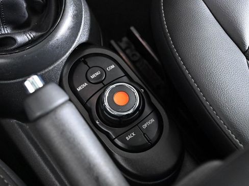 Used 2019 MINI Cooper 2-Door Hardtop w/ Signature Upholstery Package image 19