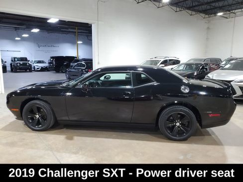 Used 2019 Dodge Challenger SXT RWD image 12