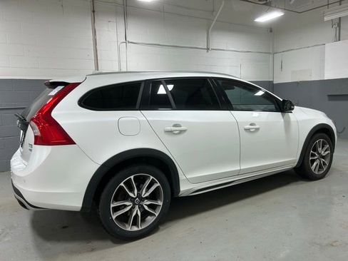 Used 2018 Volvo V60 T5 Cross Country w/ Convenience Package image 3