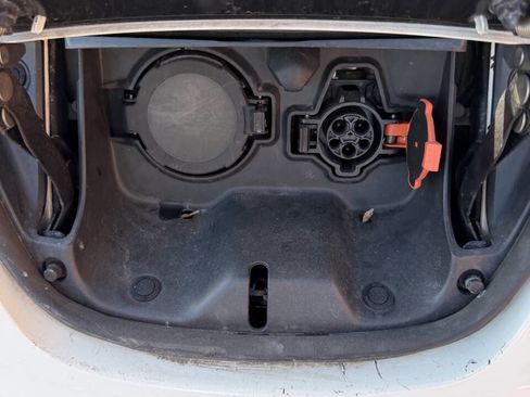 Used 2015 Nissan Leaf S w/ Charge Package image 12