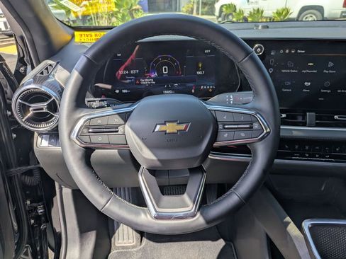 Used 2025 Chevrolet Equinox LT FWD image 18