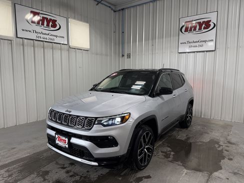Used 2025 Jeep Compass Limited w/ Elite Group AWD/4WD image 16
