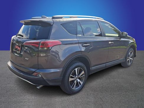 Used 2016 Toyota RAV4 XLE w/ Preferred Accessory Package FWD image 4
