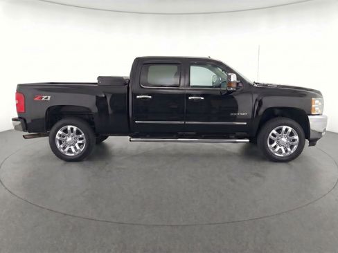 Used 2019 Chevrolet Silverado 3500 LTZ w/ Duramax Plus Package AWD/4WD image 9
