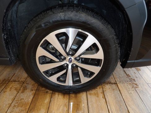 Used 2024 Subaru Outback Premium w/ Popular Package #1 image 4