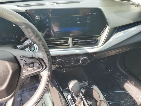 Used 2024 Chevrolet Trax LT image 23