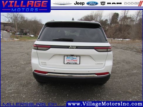 Used 2023 Jeep Grand Cherokee Laredo image 5