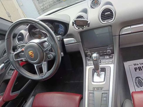 Used 2018 Porsche 718 Cayman image 12