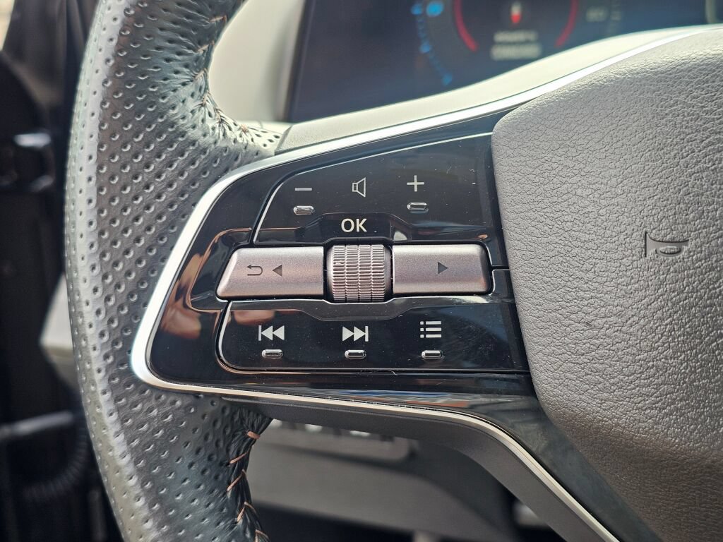 Used 2024 Nissan Ariya AWD image 37