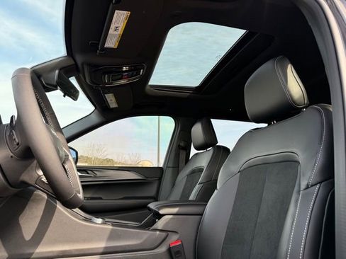 New 2025 Jeep Grand Cherokee L Altitude image 24