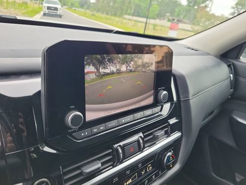 Used 2024 Nissan Pathfinder SV FWD image 22