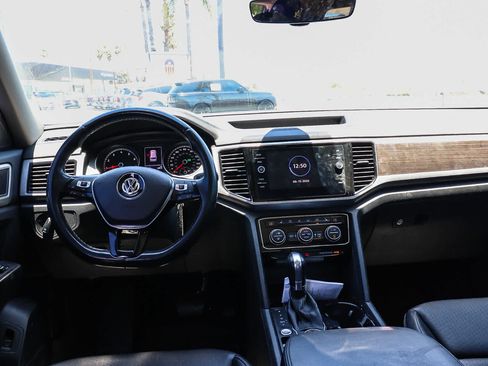 Used 2018 Volkswagen Atlas SEL AWD/4WD image 18