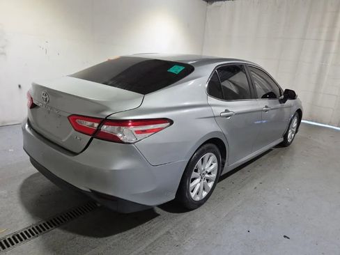 Used 2018 Toyota Camry LE image 4
