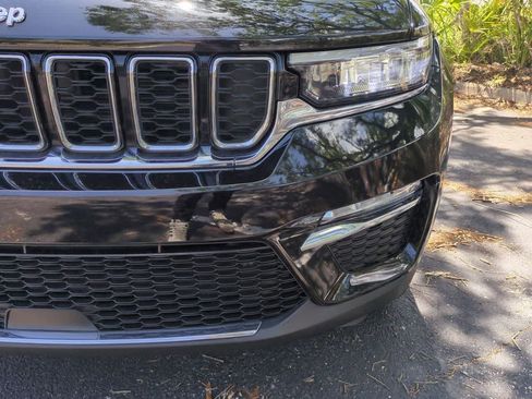 Certified 2024 Jeep Grand Cherokee Limited w/ Trailer Tow Package AWD/4WD image 11