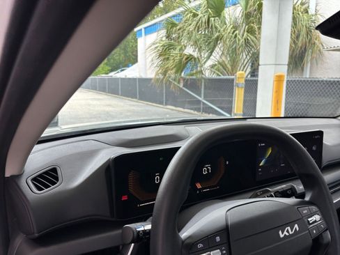 Used 2025 Kia K4 FWD image 35