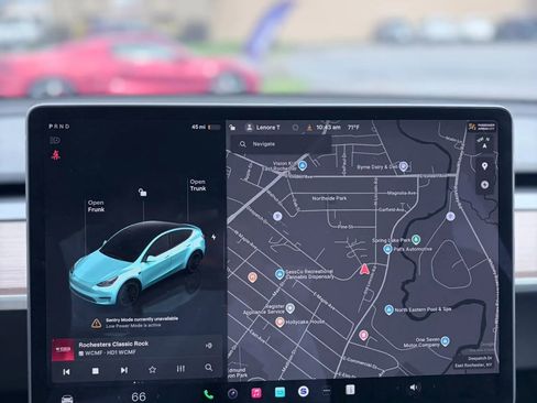 Used 2025 Tesla Model Y Performance image 40