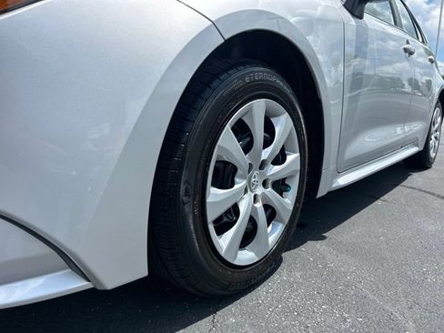 Used 2022 Toyota Corolla LE FWD image 12