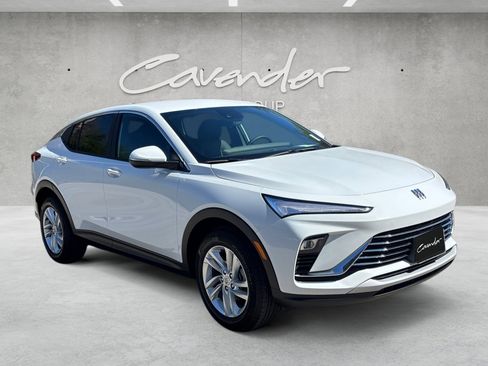 Used 2025 Buick Envista Preferred w/ Convenience I Package image 2