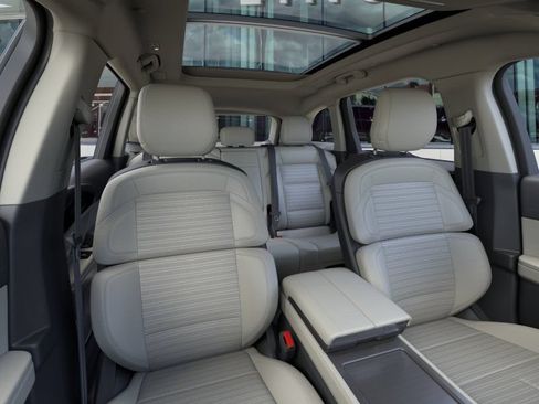 New 2026 Lincoln Nautilus Reserve AWD/4WD image 10