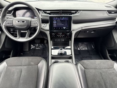 Used 2024 Jeep Grand Cherokee Altitude image 2