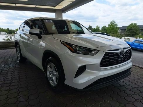 Used 2022 Toyota Highlander L FWD image 4