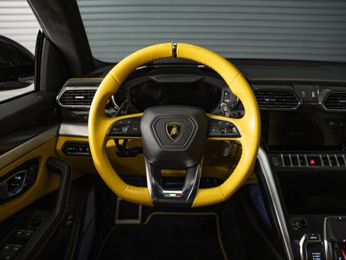 Used 2022 Lamborghini Urus AWD/4WD image 34