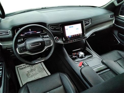 Used 2024 Jeep Wagoneer L Series II image 30