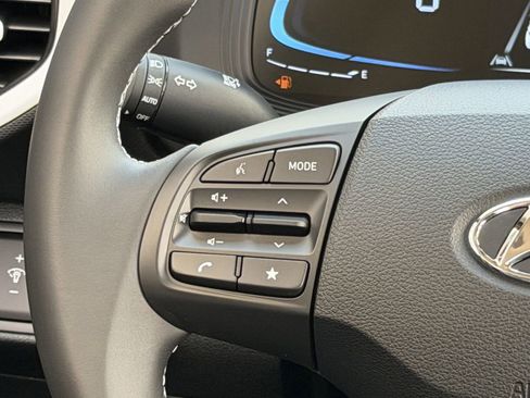 New 2025 Hyundai Venue Limited image 12