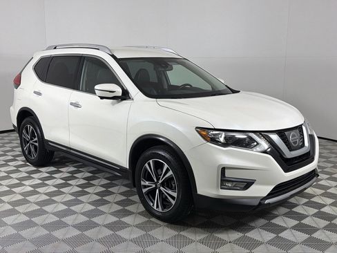 Used 2017 Nissan Rogue SL image 3