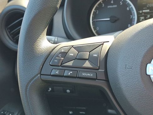 Used 2025 Nissan Kicks Play S image 9
