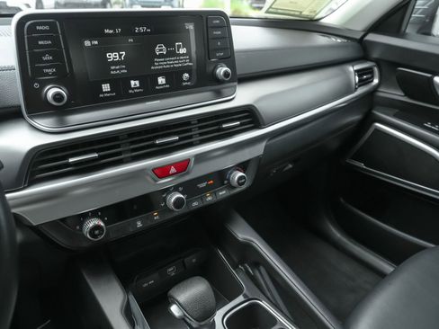 Used 2020 Kia Telluride LX image 11