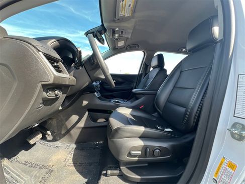 Used 2024 GMC Terrain SLT image 29