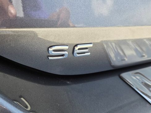 Used 2026 Volkswagen Tiguan SE w/ Panoramic Sunroof Package FWD image 13