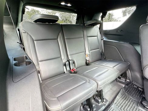 Used 2022 GMC Yukon SLT w/ SLT Premium Package image 30