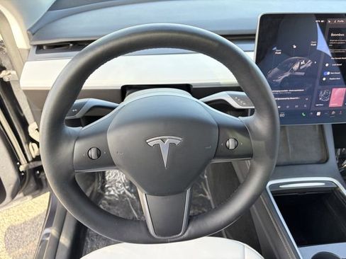 Used 2021 Tesla Model Y Long Range image 10