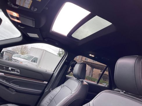 Used 2018 Ford Explorer Limited w/ Equipment Group 301A image 7