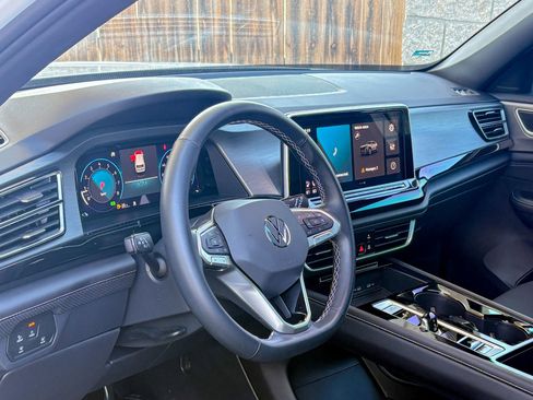 Used 2025 Volkswagen Atlas Cross Sport SE w/ Panoramic Sunroof Package FWD image 16