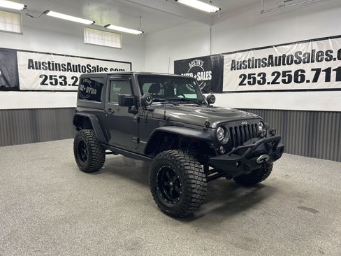 Used 2017 Jeep Wrangler Rubicon w/ Power Convenience Group AWD/4WD image 1