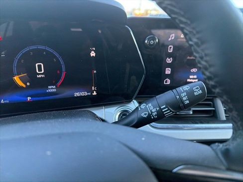 Used 2025 Chevrolet Trax LT w/ LT Convenience Package image 39