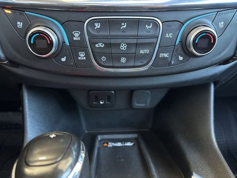 Used 2019 Chevrolet Traverse Premier w/ Driver Confidence II Package image 21