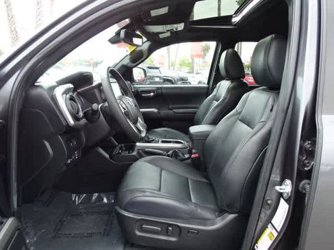 Used 2022 Toyota Tacoma Limited RWD image 19