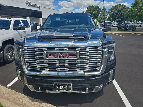 Used 2024 GMC Sierra 3500 Denali w/ Denali Reserve Package AWD/4WD image 2