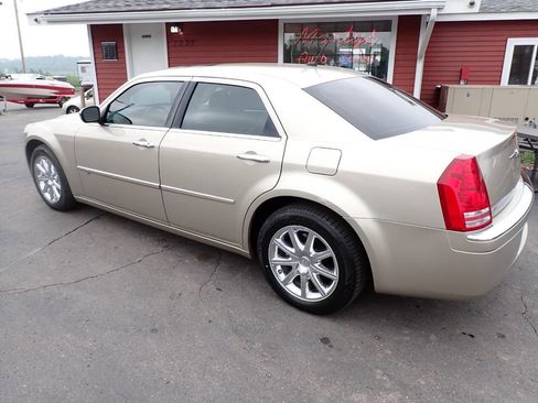 Used 2008 Chrysler 300 C w/ Navigation & Sound Group II RWD image 4