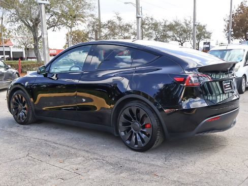 Used 2023 Tesla Model Y Performance image 9