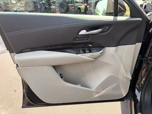 Used 2021 Cadillac XT4 Premium Luxury AWD/4WD image 17