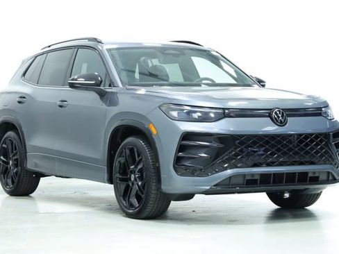 New 2026 Volkswagen Tiguan SE R-Line FWD image 3