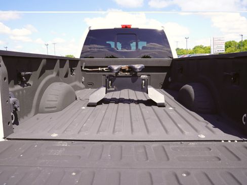 Used 2017 Ford F350 Platinum w/ Platinum Ultimate Package AWD/4WD image 8