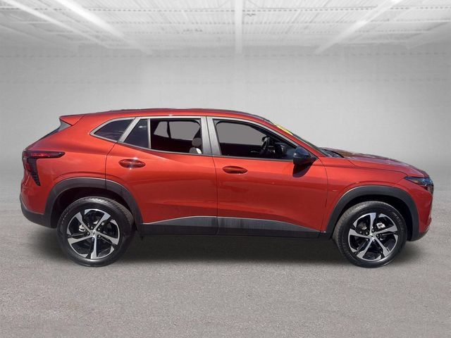 Used 2024 Chevrolet Trax RS w/ Sunroof Package FWD image 5