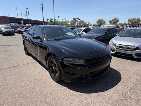 Used 2019 Dodge Charger SXT RWD image 3